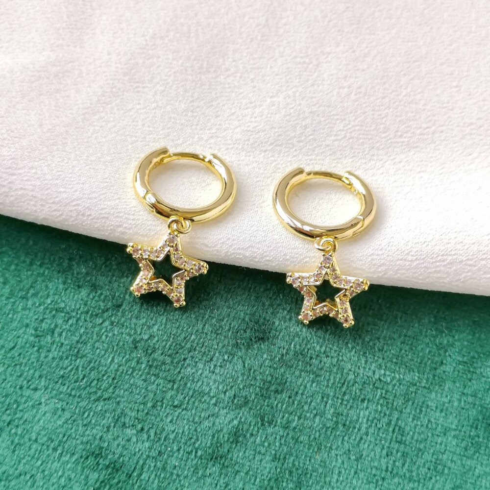 New Kendra Scott Gold Huggie Earrings - Jae Star White Crystal